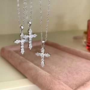 Collier pendentif en argent pur S925, design de niche, exquis, en trois dimensions, étoile, fleur de prunier, amour, pour la clavicule, tendance - Product Image 4