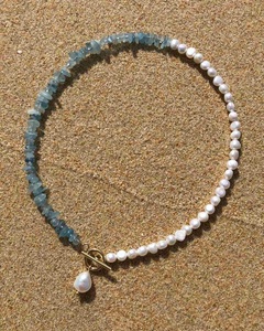 Collier ras du cou minimaliste en perles d'eau douce roses et cristaux, fait main, qualité supérieure, vente en gros - Product Image 6
