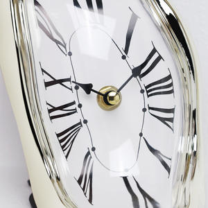 Horloge torsadée à talons hauts créatifs pour la maison Horloge fondante Décoration de salon Pendentif Tenture murale Réveil - Product Image 5