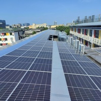 Système de montage solaire sur toit plat personnalisé OEM ODM, rails et supports photovoltaïques galvanisés à chaud, durée de vie de 20 à 25 ans pour béton