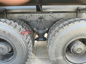 Camions-citernes AWD Beiben 6x6 de 15 tonnes avec réservoirs de carburant, tuyau de distribution et buse, camions de <span class=keywords><strong>livraison</strong></span> de diesel à prix réduit pour la vente - Product Image 5
