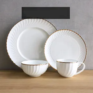 Vergoldeter Rand Bone China Geschirr Set rotierendes Muster geprägte Platte Fisch platte Haushalts geschirr Löffel Kaffeetasse