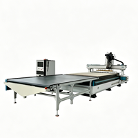 Máquina CNC de Carpintería de Alta Gama con Mesa de Carga y Descarga Automática, Motor de Rodamiento de Engranaje Único, Bomba y PLC para Producción en Masa