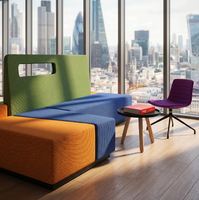 Canapé de bureau contemporain moderne de luxe en tissu multicolore avec base en métal pour la maison, le bureau, le bar ou l'hôtel