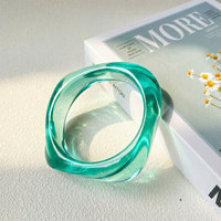 Bracelet en résine audacieux translucide à motif géométrique irrégulier style Forêt Verte, grande taille, motif pierre dégradé, best-seller