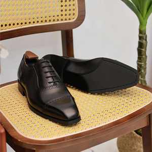 รองเท้าผู้ชายสไตล์อังกฤษแบบใหม่ รองเท้าลำลองสำหรับงานแต่งงาน รองเท้าแบบ Brogue สามชิ้นต่อกัน ปลายแหลม ผูกเชือก น้ำหนักเบา ระบายอากาศได้ดี - Product Image 3