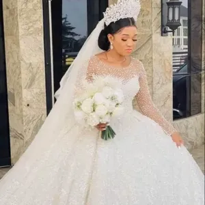 Vestidos de novia de cristal de perlas de lujo Mumuleo con hermosa joya de manga larga cubierta botón trasero barrido tren vestido de novia