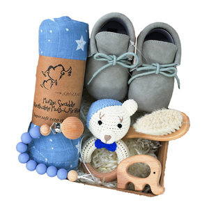 Vente en gros de poupées au <span class=keywords><strong>crochet</strong></span> Ensemble cloche en bois pour bébé boîte-cadeau de <span class=keywords><strong>naissance</strong></span> chaîne de sucette boîte-cadeau du premier mois de <span class=keywords><strong>naissance</strong></span> pour bébé - Product Image 2
