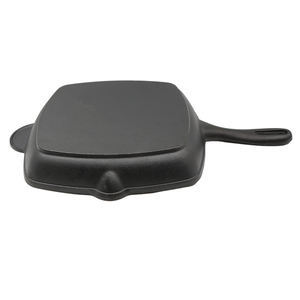 Plancha cuadrada de hierro fundido precurada con estrías verticales y asa auxiliar, ideal para asar y cocinar en parrilla - Product Image 5