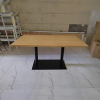 Petite table basse en bois au design moderne Base en métal pour la salle à manger Mobilier commercial d'intérieur à prix économique pour les restaurants