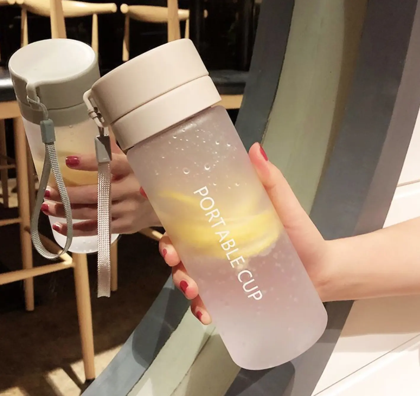 Новый подарок 600 мл стеклянная бутылка для воды с логотипом под заказ пластиковая чашка бутылка для инфузии фруктов бутылка для напитков для спорта на открытом воздухе портативный чайник для лимонного сока