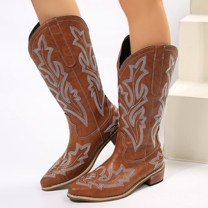 <span class=keywords><strong>Botas</strong></span> Vaqueras Occidentales Xinzirain Vintage Marrón Bordadas con Punta Puntiaguda para <span class=keywords><strong>Mujer</strong></span>, <span class=keywords><strong>Botas</strong></span> de Montar de Media Pantorrilla Sin Cordones - Product Image 1