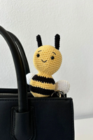 Porte-clés poupée abeille en crochet fait main, mignon dessin animé en coton, breloque de sac Amigurumi, porte-clés animal personnalisé, jouet en peluche doux pour bébé