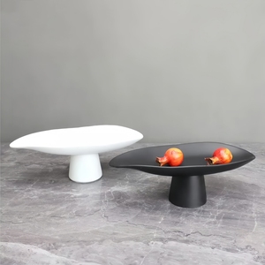 Piatto Decorativo Moderno in Ceramica a Forma di Foglia per Frutta Secca, Vassoio da Tavola per Cioccolatini - Product Image 1