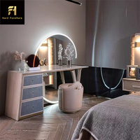Ensemble commode de maquillage rose et Offre Spéciale lumineuse de luxe en bois massif coiffeuse en métal incrusté avec grand miroir rond et tiroirs