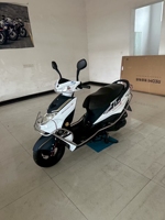 Scooter à essence Yamaha Xunying 125cc d'occasion, moto à pédale 125cc d'occasion à vendre