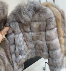 Cappotto corto personalizzato alla moda <span class=keywords><strong>con</strong></span> cappuccio da donna <span class=keywords><strong>con</strong></span> stampa animalier di nuova <span class=keywords><strong>pelliccia</strong></span> artificiale invernale 2025 - Product Image 4