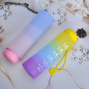 Bouteille d'eau en silicone écologique à dégradé de couleurs, très vendue, pour adultes, idéale pour les voyages - Product Image 5