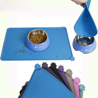 Tapis pour animaux de compagnie en silicone de qualité alimentaire en gros, design rectangulaire unique avec coin en forme de patte pour un nettoyage facile, design personnalisé
