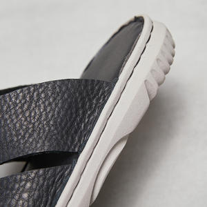 Sandales ouvertes en cuir véritable pour hommes, vente en gros d'usine, abordables, été 2026, semelle légère et souple, chaussures décontractées pour hommes - Product Image 3