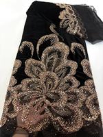 Tissu en dentelle brodée de haute qualité avec des paillettes, des fleurs blanches et des perles pour vêtements féminins