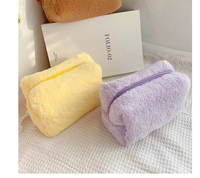 Vente en gros PURDORED Mignon Fourrure Trousse de Maquillage pour Femmes Fermeture Éclair Grand Sac Cosmétique de Couleur Unie Voyage Maquillage Trousse de Toilette Pochette de Lavage