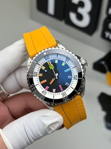 Luxurious and fashionable <b>automatic</b> watch with 904 stainless steel, top-quality mechanical movement, and silicone strap. - Product Image 4