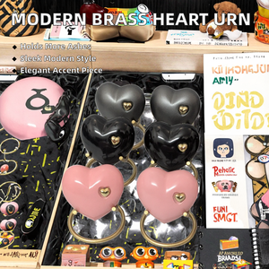 Urna Funeraria Decorativa Moderna de Aluminio con Forma de Corazón Pequeño para Cenizas Humanas o de Mascotas, 3 Pulgadas Cúbicas, Duradera, Hecha a Mano y Personalizable - Product Image 2