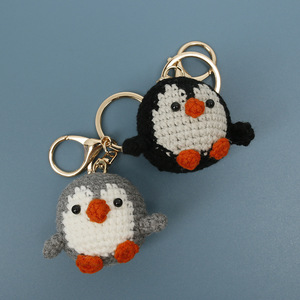 Llavero <span class=keywords><strong>de</strong></span> pingüino <span class=keywords><strong>de</strong></span> ganchillo hecho a mano, bonito mini pingüino <span class=keywords><strong>de</strong></span> punto, colgante <span class=keywords><strong>de</strong></span> animal <span class=keywords><strong>de</strong></span> hilo suave para mochila, llavero, regalo artesanal - Product Image 4