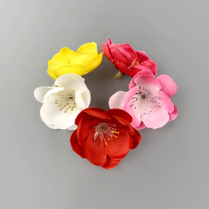 ดอกพลัมจำลองขนาดเส้นผ่านศูนย์กลาง 4 ซม. สีแดง ชมพู เหลือง ขาว อุปกรณ์ประกอบฉากงานแต่งงาน ของตกแต่ง พวงหรีด - Product Image 2