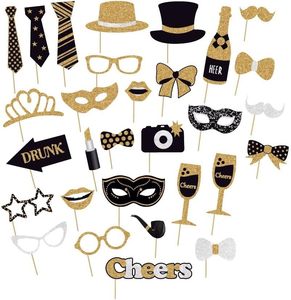 Accessoires de photomaton noirs et dorés pour anniversaire, fête du Nouvel An, mélange de chapeaux, masques, rouges à lèvres, cravates, couronnes et autres accessoires amusants pour selfies - Product Image 3