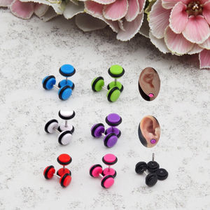 أقراط أذن مزيفة أكريليك محيرة محيطة للثقب 16 جرام مجوهرات للجسم أقراط للثقب في الأذن للرجال والنساء أقراط مزيفة - Product Image 2