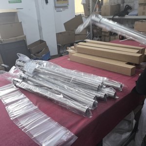 Barrière de file d'attente en acier inoxydable avec système de courroies entrelacées pour les grandes expositions de centres de conférence - Product Image 6