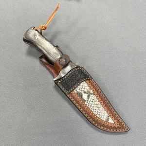 Couteau Bowie en acier Damas ZR11R, pommeau en acier, manche ergonomique en bois massif, couteau de chasse et de bushcraft VG10, étui en cuir fin - Product Image 5