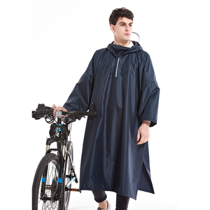 Impermeable tipo capa personalizado de gran tamaño para hombres y mujeres con mangas tipo poncho y visera transparente - Product Image 2