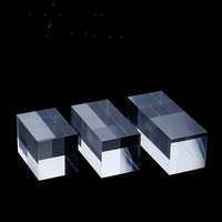 Blocs en acrylique transparent personnalisés cubes d'affichage solides de différentes tailles personnalisés bloc de plexiglas pour bijoux et affichage de vitrine de bague