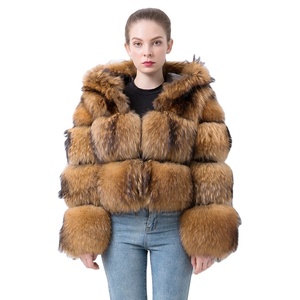 Soldes Black Friday QIUCHEN- QC20018 Nouveauté Manteaux Courts en Vraie <span class=keywords><strong>Fourrure</strong></span> de Raton Laveur pour Femme avec <span class=keywords><strong>Capuche</strong></span> en <span class=keywords><strong>Fourrure</strong></span> - Product Image 1