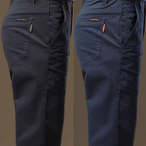 Jeans en denim foncé pour homme, style mature et stable - Product Image 1