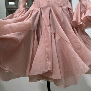 Bettergirl 2025 Mùa Xuân Việt Thiết kế mở rộng ngực chồng lên nhau cánh hoa và hình học cắt cho mỏng phù hợp với trang phục - Product Image 6