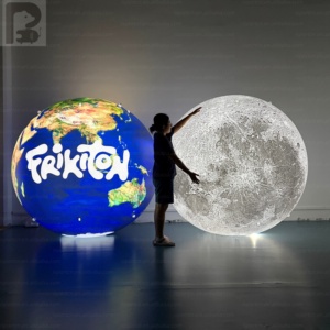 Grande Globo Terrestre Gonfiabile Illuminato a LED Personalizzato con Logo del Marchio in PVC per Aule e Sale Scientifiche - Product Image 1