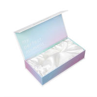 Boîte à chocolat personnalisée de luxe magnétique FOCUS, couleur blanc avec insert en papier cartonné doré, pour la Saint-Valentin