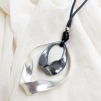 Ensemble collier et boucles d'oreilles en acier inoxydable, cordon réglable, pendentif vintage européen pour femme, accessoires de mode pour pull