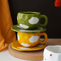 Tasse à café en céramique irrégulière peinte à la main avec soucoupe, motif nuage, cœur et floral, ensemble de tasses à thé pour le petit-déjeuner à la maison