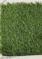 Gazon artificiel vert, tapis de gazon, aspect naturel, gazon vert résistant aux UV, pelouse synthétique pour aménagement extérieur