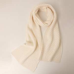Chal de punto de color liso para otoño/invierno, calentador de cuello grueso de cachemira con diseño de panal, venta al por mayor - Product Image 4