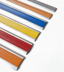 شرائط مطاطية من البي في سي مضادة للانزلاق لحواف درج السلالم مع خدمة القص - Product Image 2