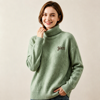 Fabricant de pulls personnalisés avec logo OEM, pull en tricot pour femmes, col roulé brodé, mélange de laine, pull chaud d'hiver, tricot personnalisé