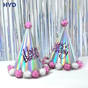 Chapeaux de fête scintillants personnalisés 2026 style romance avec pompons en papier, chapeaux coniques bicolores avec boules dorées pour l'<span class=keywords><strong>anniversaire</strong></span> des enfants - Product Image 1