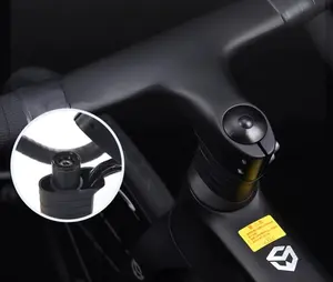 Bicicletta da Corsa in Fibra di Carbonio SAVA R08 CR-A7L Bici di Fascia Alta con Cavi Interni - Product Image 5