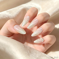 Vente en gros de faux ongles de luxe 3D en perles, design coquille de sirène, forme amande, faits à la main, étiquette privée, ongles artificiels